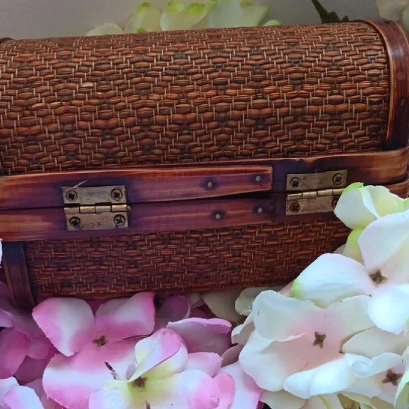 Vintage Woven Basket Handbag - Picture 6 of 9